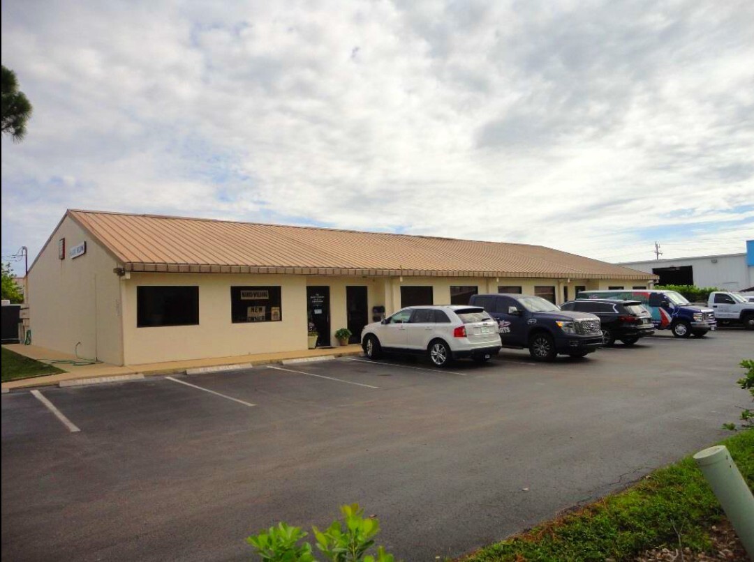 Marco Island Watersports | Hoffmann Commercial Real Estate