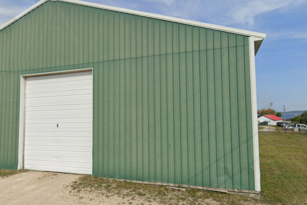 561 Ojibwa Trl, 99 Glashaw St