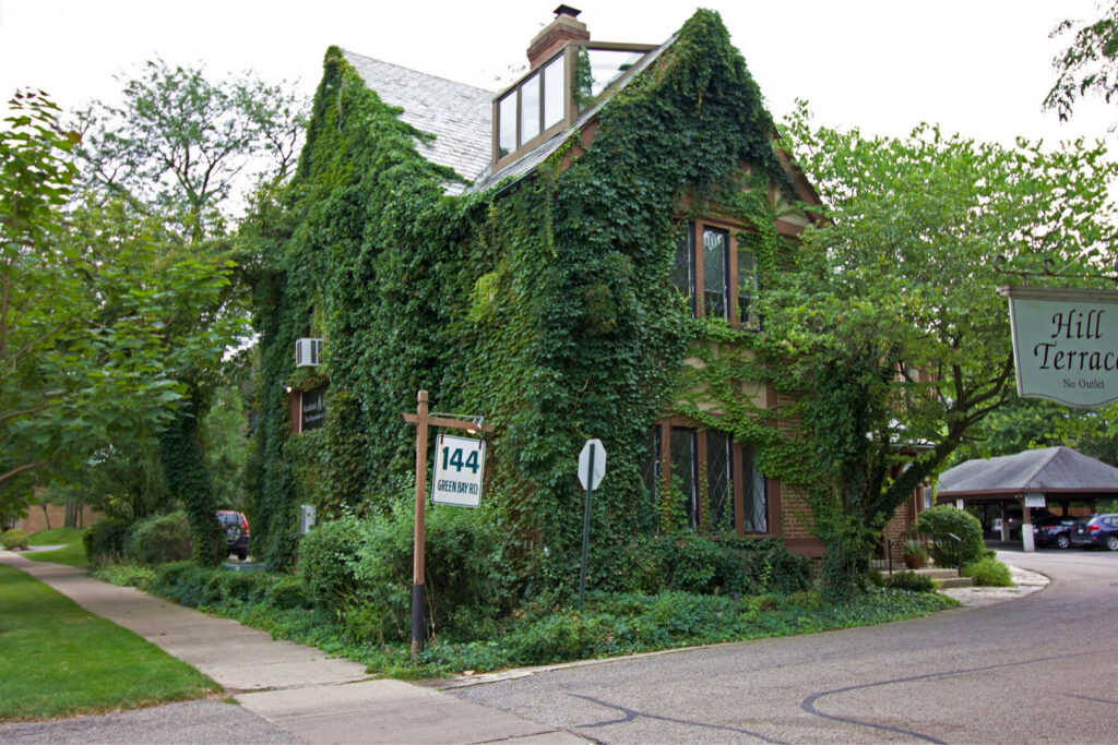 140-144 Green Bay Rd